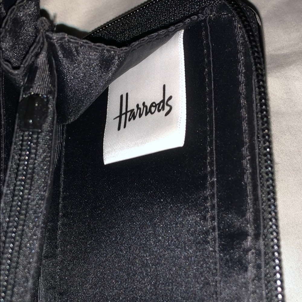 5/$25✨Harrods Black Quilted & Sequin Wallet - Picture 7 of 8